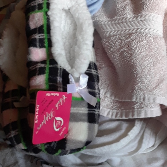 New slippers - Picture 3 of 4